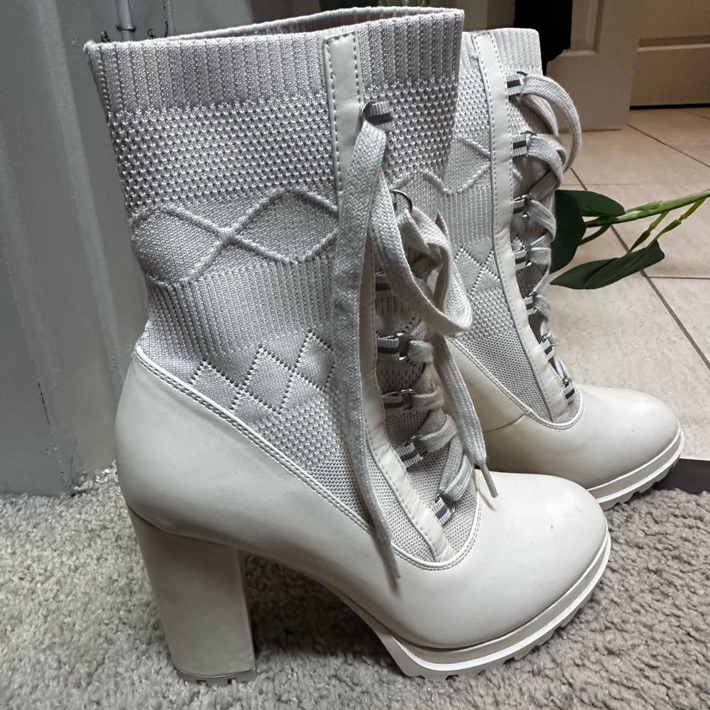 Elegant White Lace-Up Women's Boots